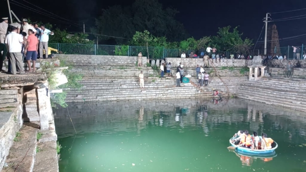 Chikkaballapur Youth dies after swimming in well Operation for the dead body