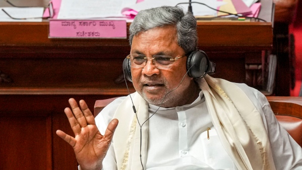 Hydrama in front of CM Siddaramaiah DCM DK Shivakumar