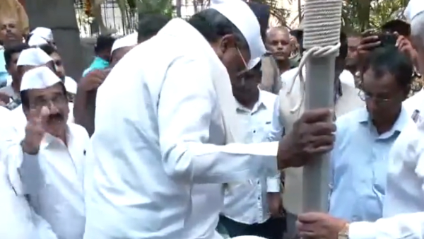 A Congress Worker Held The National Flag And Untied The Shoe Worn By CM Siddaramaiah