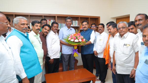 Congress Minister Satish Jarakiholi Has Lashed Out At His Own Party Members