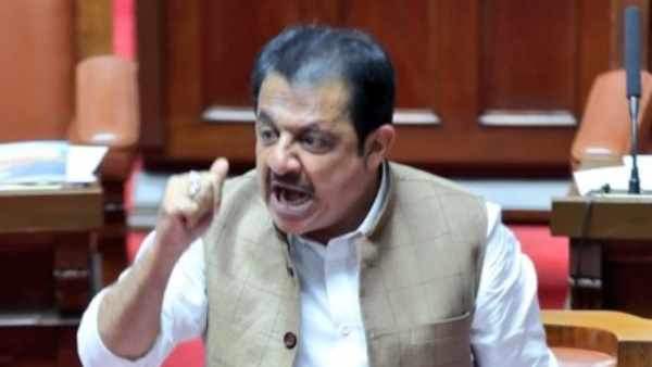 Congress Minister Zameer Ahmed Is Angry With BJP MLA Janardhana Reddy