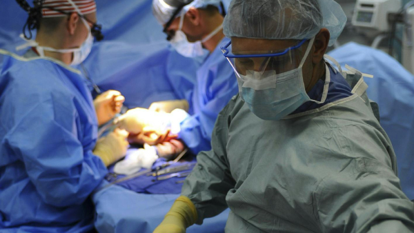 The couple in trouble because of the hospital doctor mistake The couple in trouble because of the hospital doctor mistake