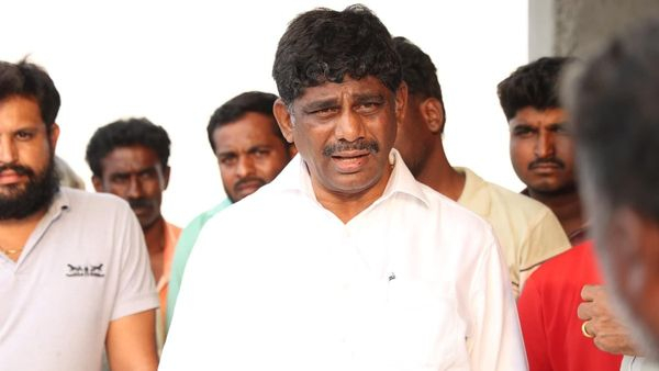 CT Ravi s cooperation is in favor of Yogeshwar Says DK Suresh