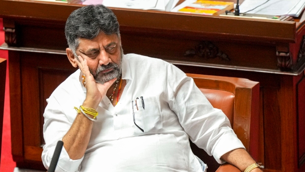 Bengaluru Potholes BJP JDS trolled DK Shivakumar