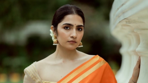 Fans Of Kannada Actress Rukmini Vasanth Protested In Front Of The Town Hall