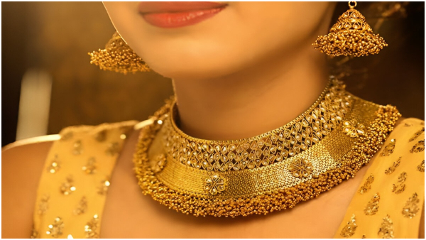 Gold price hike by 2200 rs on october 17th