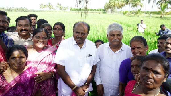 Union Minister HD Kumaraswamy Had Non-Vegetarian Food At Mandya