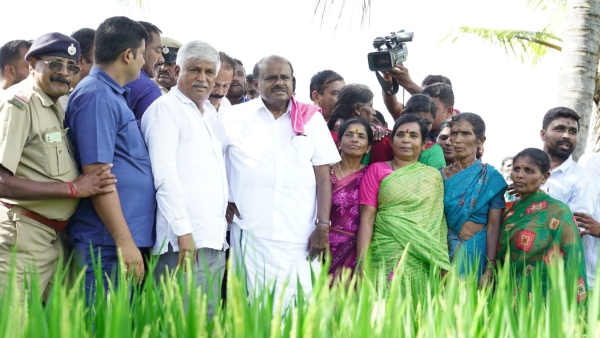 Union Minister HD Kumaraswamy Had Non-Vegetarian Food At Mandya
