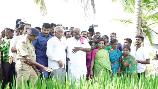 Union Minister HD Kumaraswamy Had Non-Vegetarian Food At Mandya