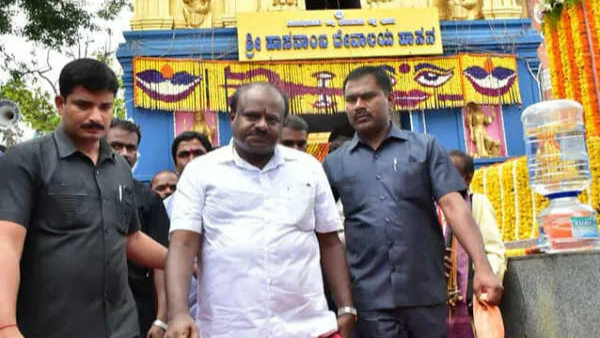 HD Kumaraswamy visited Hasanambe Temple with his family