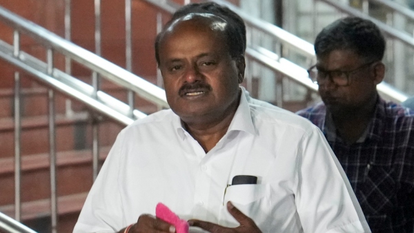 G Parameshwar said to HD Kumaraswamy let s do a comparative study