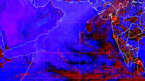 Heavy Rain Karnataka Floods Weekend Shock for Govt Employees No Leave