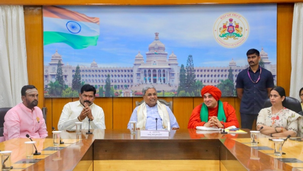 Meeting in CM Siddaramaiah residence for 2A reservation for the Lingayat Panchamasali