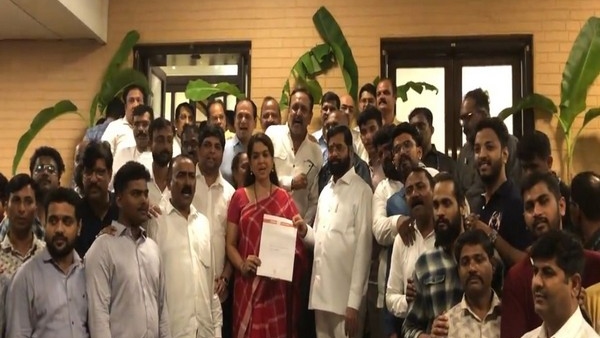 Maharashtra Elections BJP Leader Shaina NC Has Joined Shiv Sena