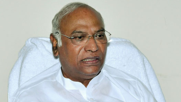 Mallikarjun Kharge Family s Siddharth Vihar Trust Decides to Return 5 Acres