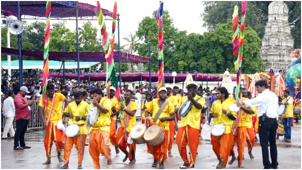 Tableaus and Art Troupes at Mysuru Dasara Jambusavari Highlight State s Cultural Richness