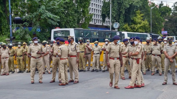 BJP MLA Basana Gowda Patil Yatnal Congratulates The PSI Candidates
