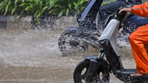 Bengaluru Rains Heavy rainfall forecast in next 2-3 hours at Many Parts on october 18