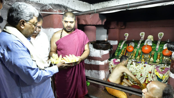 Congress MLA Shivalingegowda Said That CM Siddaramaiah s Photo Should Be Worshipped