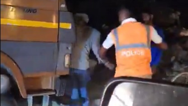 Tamil Nadu Police Beat Up A Driver From Karnataka Near Hosur