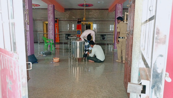 Gudibande theft in temple Thieves stole money and escaped - scene was captured