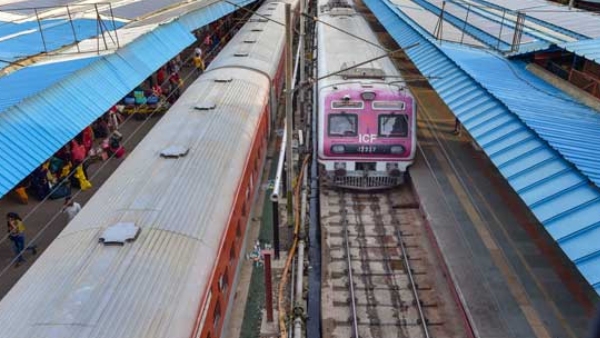 Cyclone Dana IRCTC Cancelled More than 300 trains today Know check full list