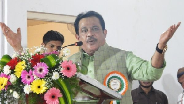 Talks between Minister Zameer Ahmed Khan and Basanagouda Patil Yatnal