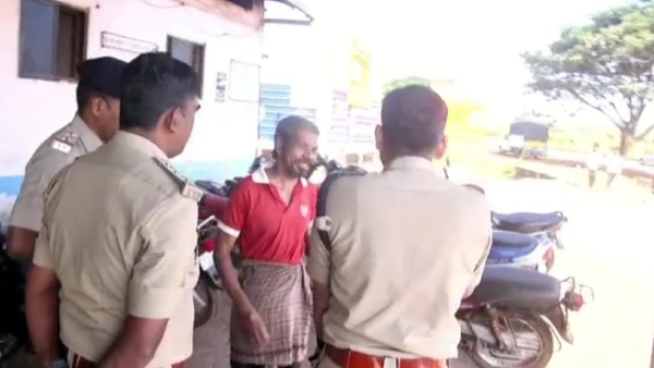 Investigation Launched After Worker Chained At Old Mulla Dhaba In Dharwad Investigation Launched After Worker Chained At Old Mulla Dhaba In Dharwad