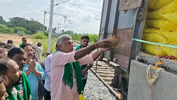 Fertilizer Arrived in 21 coaches Train to Last Railway Station of State