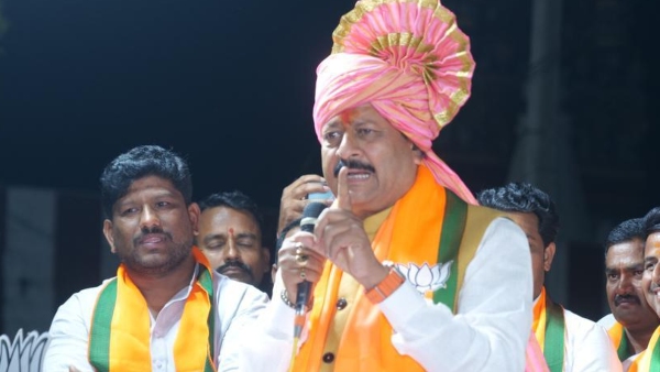 BJP MLA Basana Gowda Patil Yatnal Angry Over Fire Incident In EV Showroom