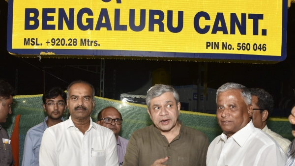 Ernakulam Bengaluru Vande Bharat Train Full Week Service