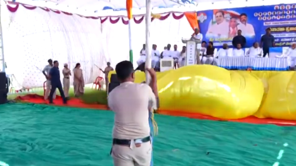 The Canopy Of CM Siddaramaiah s Stage In Haveri Was Blown Away The Canopy Of CM Siddaramaiah s Stage In Haveri Was Blown Away