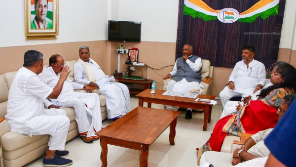 AICC President Mallikarjun Kharge Upset About CM Siddaramaiah And DK Shivakumar