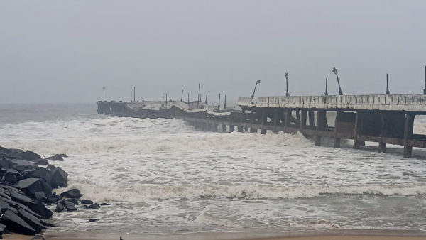 Cyclone Fengal in Tamil Nadu Orange alert announced- crop destruction school holidays