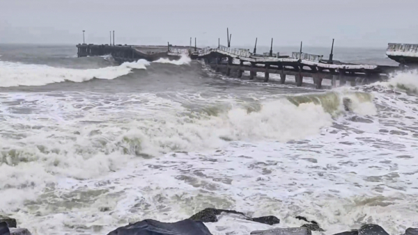 Fengal will hit Puducherry today- schools and colleges closed - bus services suspended