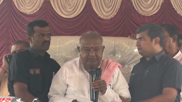HD Deve Gowda campaigning for NDA candidate Nikhil Kumaraswamy in Channapatna
