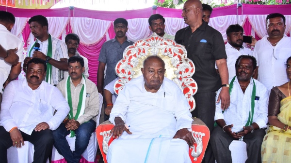 HD Deve Gowda Mocks DK Brothers calls them Unique Brothers