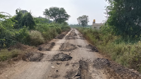 The Road Up To A Distance Of More Than 15 KM From Hiriyur City Has Been Completely Damaged The Road Up To A Distance Of More Than 15 KM From Hiriyur City Has Been Completely Damaged