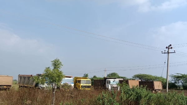 The Road Up To A Distance Of More Than 15 KM From Hiriyur City Has Been Completely Damaged The Road Up To A Distance Of More Than 15 KM From Hiriyur City Has Been Completely Damaged