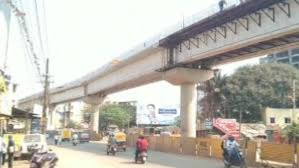 what is reason for the halt in the Hubballi flyover work Why is it doubtful that it will start now