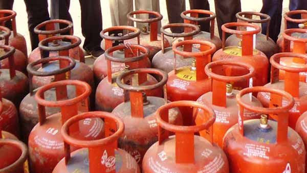 The Price Of A Cylinder For Commercial Use Has Increased By Rs 62 in India