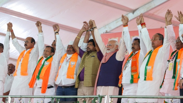 Maharashtra Assembly Election 2024 Mahayuti And MVA Promises For Women Farmer Youth