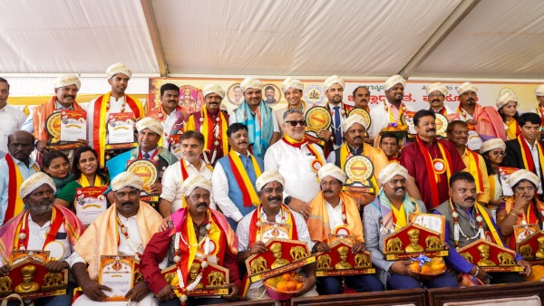 Dr HC Mahadevappa Special request to kannadigas on kannada Rajyotsava