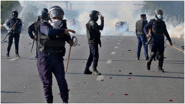 pakistan army orders shoot at sight imran khan protesters