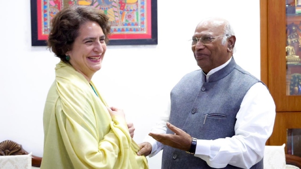 AICC President Mallikarjun Kharge Fed Sweets To Priyanka Gandhi Who Won In Wayanad