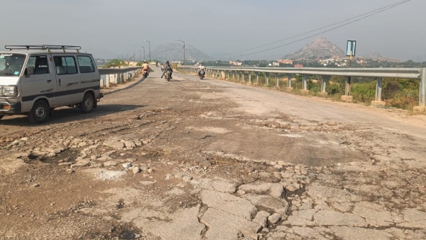 road problems in Gudibande Chikkaballapur district
