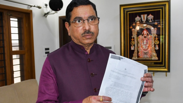 Santosh Lad vs Prahlad Joshi Important work of Hubballi-Dharwad Municipal Corporation halted