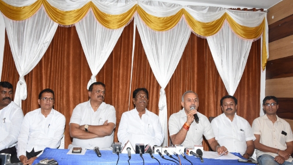 Funding Disparities Spark Go Back Siddaramaiah Protest In Tumakuru Ahead of CM Visit