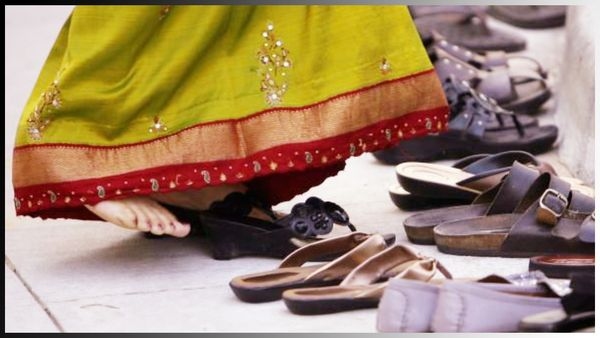 Viral video How to avoid theft of slippers when going to temple Here are the tips