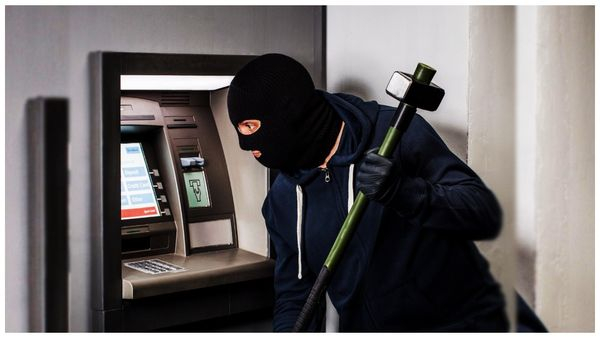 Thieves Left An ATM Containing 10 Lakhs Rupees Near Attibele In Bengaluru